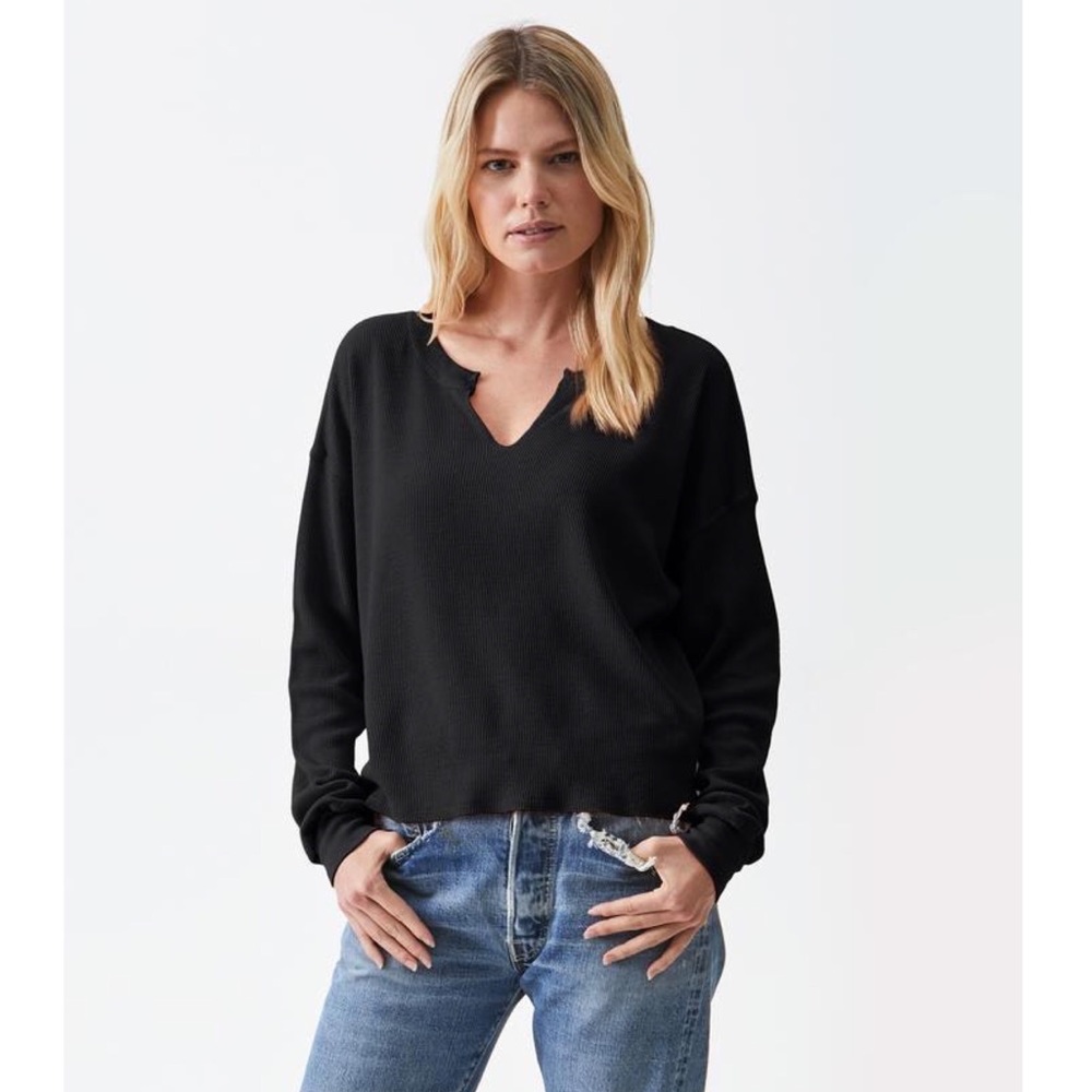MICHAEL STARS 'Delia' Thermal Tee in Noir
